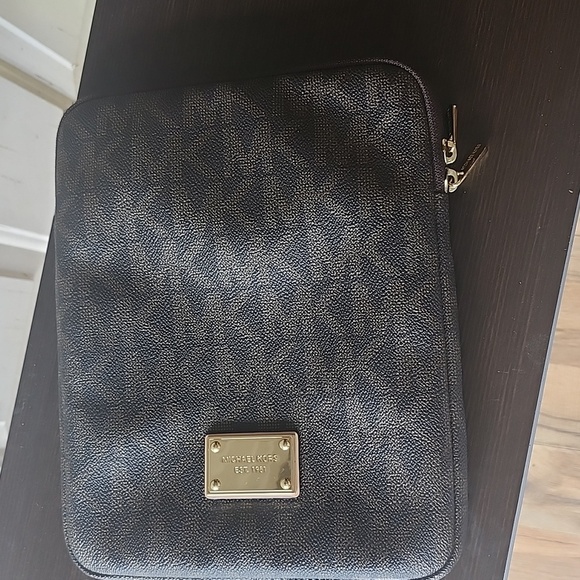 Michael Kors Dark Brown Messenger Bag - Picture 2 of 13